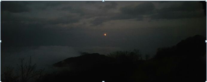 moonrise on  sandakphu trek