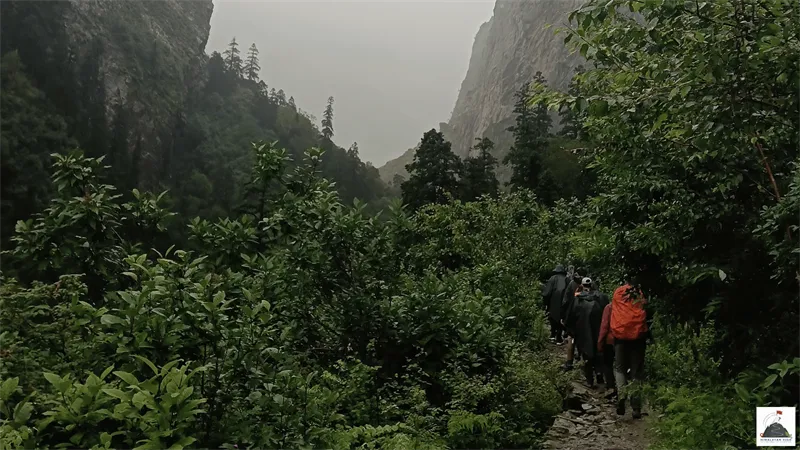 Valley of Flowers Hemkund Trek highlights
