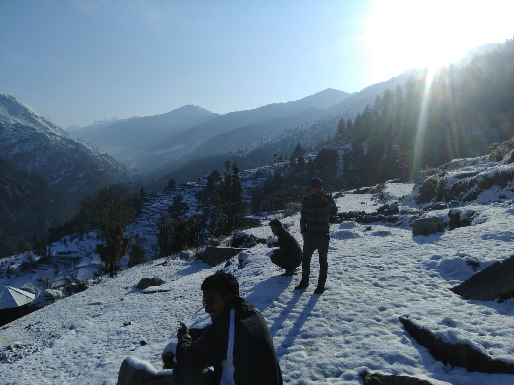 sankri under snow