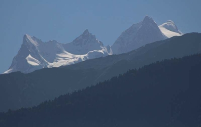 swargarohini peaks seen from trekkers lodge sankri