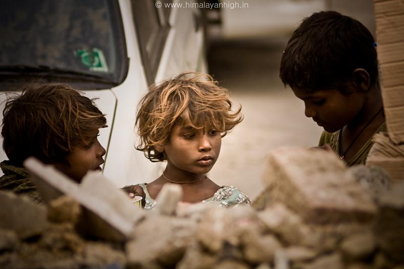 children working in Manali