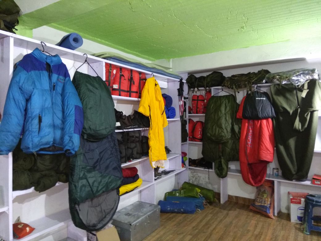 trek equipment rental store in sankri