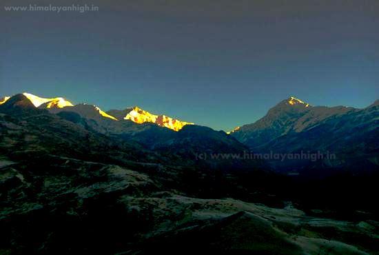 sunrise from dzongri top