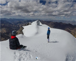 kang-yatse-1-and-2-climbing-expedition_kang-yatse-1-and-2-climbing-expedition-appreciating-views-from-kang-yatse-1.jpg