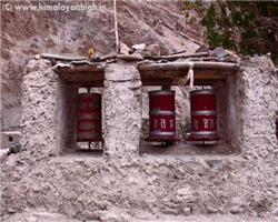 markha-valley-trek-_markha-valley-trek-very-old-mane-near-skiu-on-markha-trek.jpg