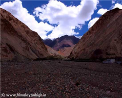 markha-valley-trek-_markha-valley-trek-walking-the-beautiful-rever-bed-towards-markha.jpg