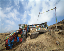 sandakphu-phalut-trek_sandakphu-phalut-trek-carved-rock-ommanepadmehum.jpg