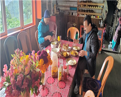 sandakphu-phalut-trek_sandakphu-phalut-trek-dining-maneybhanjyang.jpeg