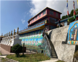 Fluttering Prayer Flags & Winter Trek