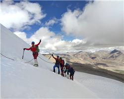 mentok-kangri-2-and-3-climbing-expedition_mentok-kangri-2-and-3-climbing-expedition-climbing-day-on-the-ridge.jpeg