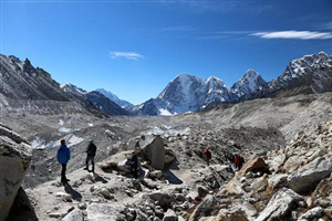 OrgBrandingNameForAlbumImages - Everest Base Camp Trek Descriptionebc-morainewalk