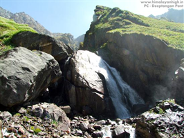 OrgBrandingNameForAlbumImages - Nandi Kund Trek Description9-waterfall-between-kachni-and-pandavsera